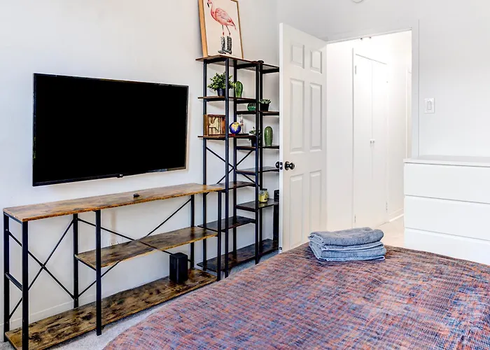3 Bedroom Gorgeous Suit In Hells Kitchen
